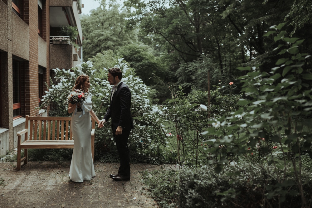 Portrait de Karolina le matin du mariage folk à Bâle — ANtO photographe mariage Auvergne 2022