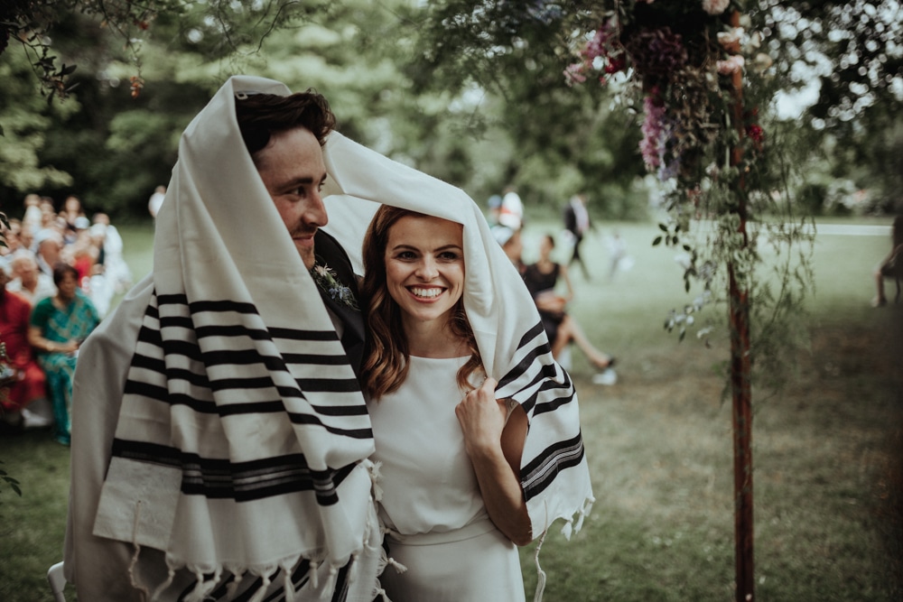 Échange des vœux lors de la cérémonie folk à Bâle — mariage Karolina & David 2022 · ANtO photographe mariage
