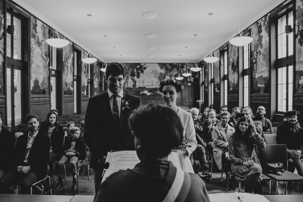 Portrait du marié dans les rues de Lyon après la cérémonie civile — C & M 2022 · ANtO photographe mariage