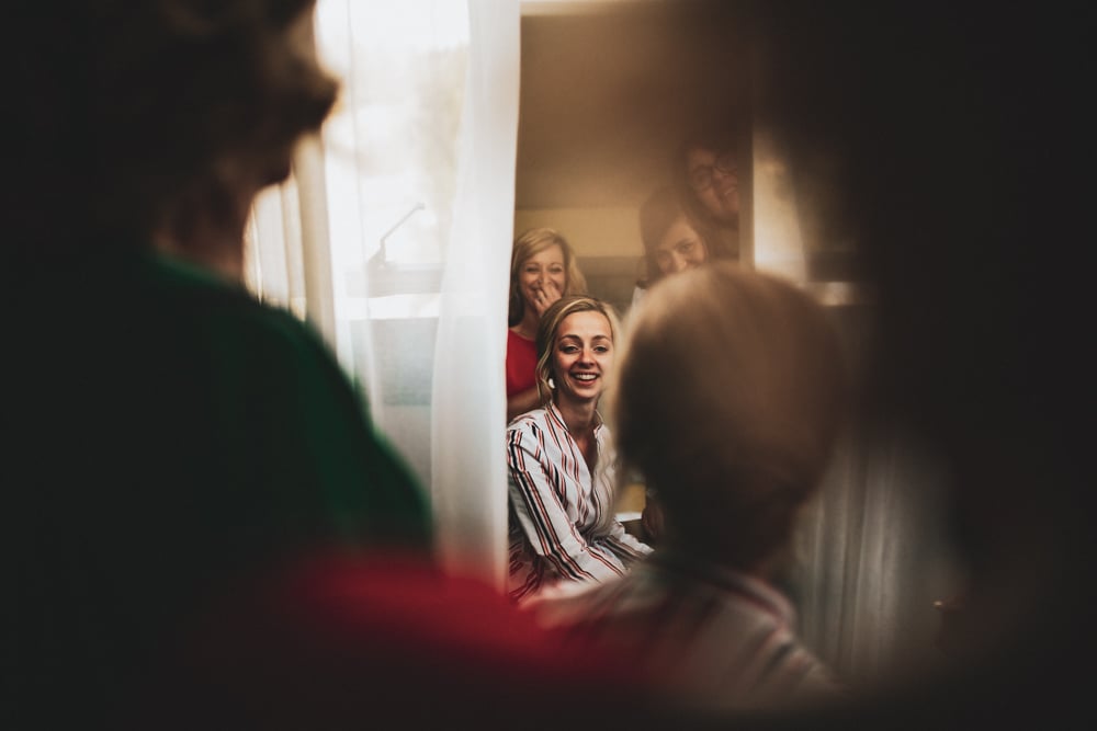 Invités et proches lors du mariage de Marie et Mathieu, Domaine du Gouverneur Monthieux 2022 — ANtO photographe Auvergne