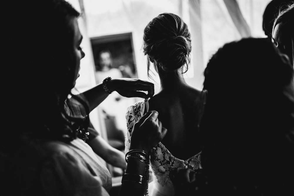 Vue large sur le parc du Domaine du Gouverneur pendant le cocktail du mariage, Monthieux Ain 2022 — ANtO photographe Auvergne