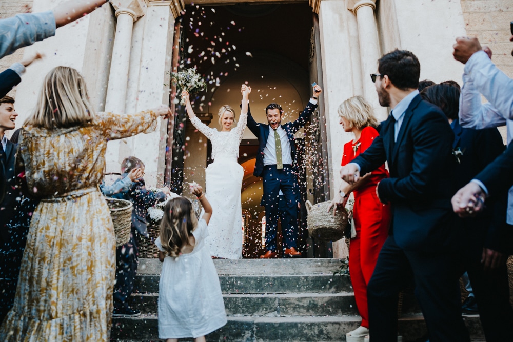 Tables dressées dans le chapiteau pour la réception du mariage Marie et Mathieu, Golf du Gouverneur 2022 — ANtO photographe Auvergne