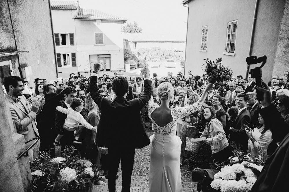 Vue d'ensemble du dîner de mariage sous le chapiteau du Golf du Gouverneur, Monthieux 2022 — ANtO photographe Auvergne