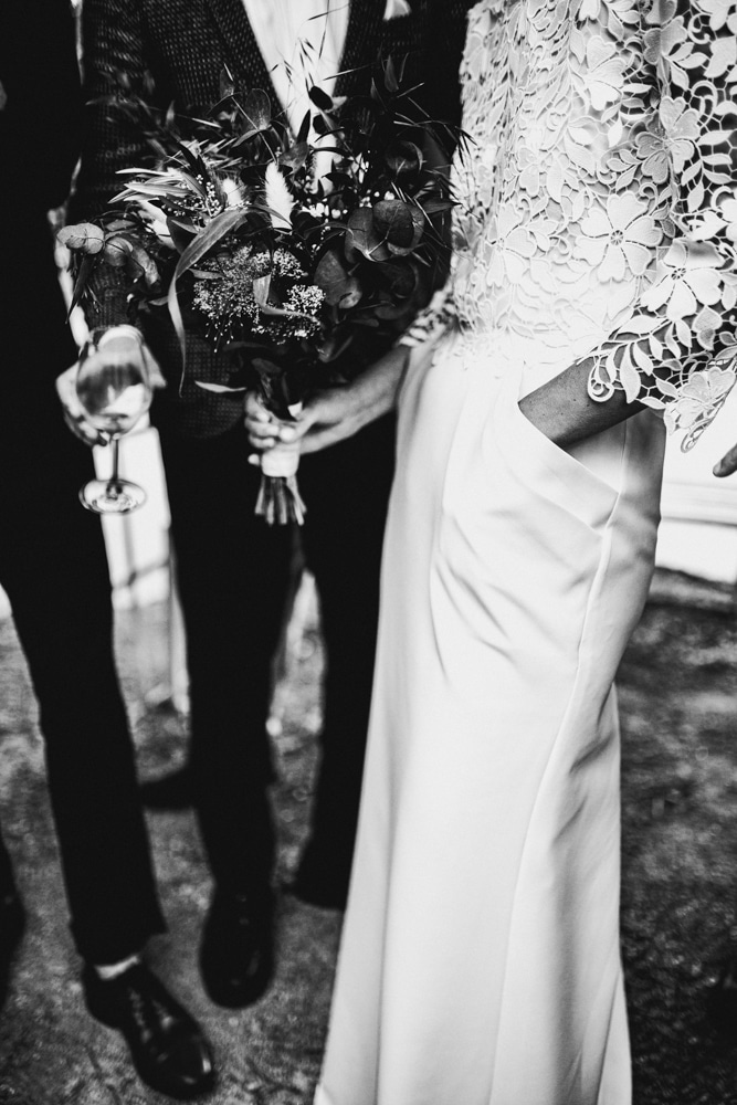 Table et convives lors du dîner de mariage au Golf du Gouverneur, Monthieux 2022 — ANtO photographe Auvergne
