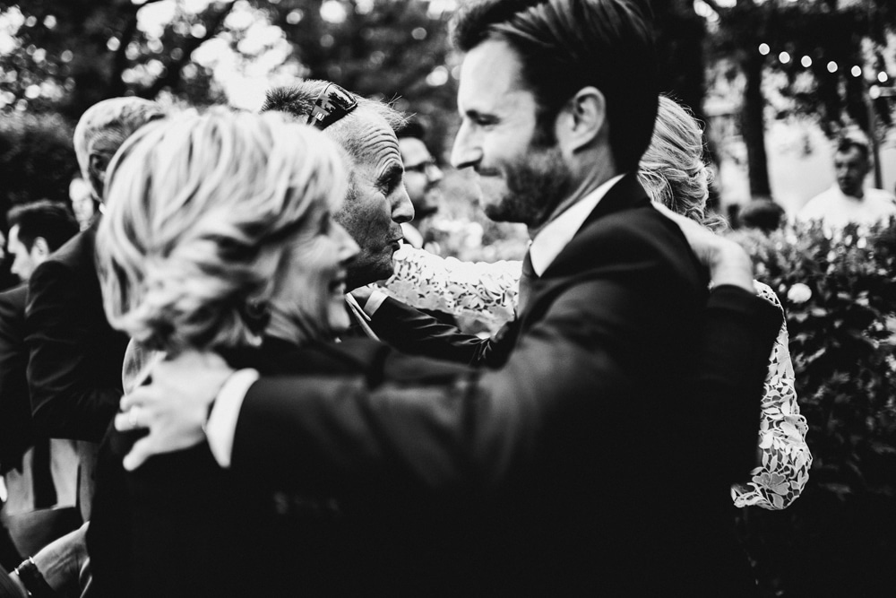 Danse et fête lors du mariage de Marie et Mathieu sous le chapiteau du Golf du Gouverneur 2022 — ANtO photographe Auvergne